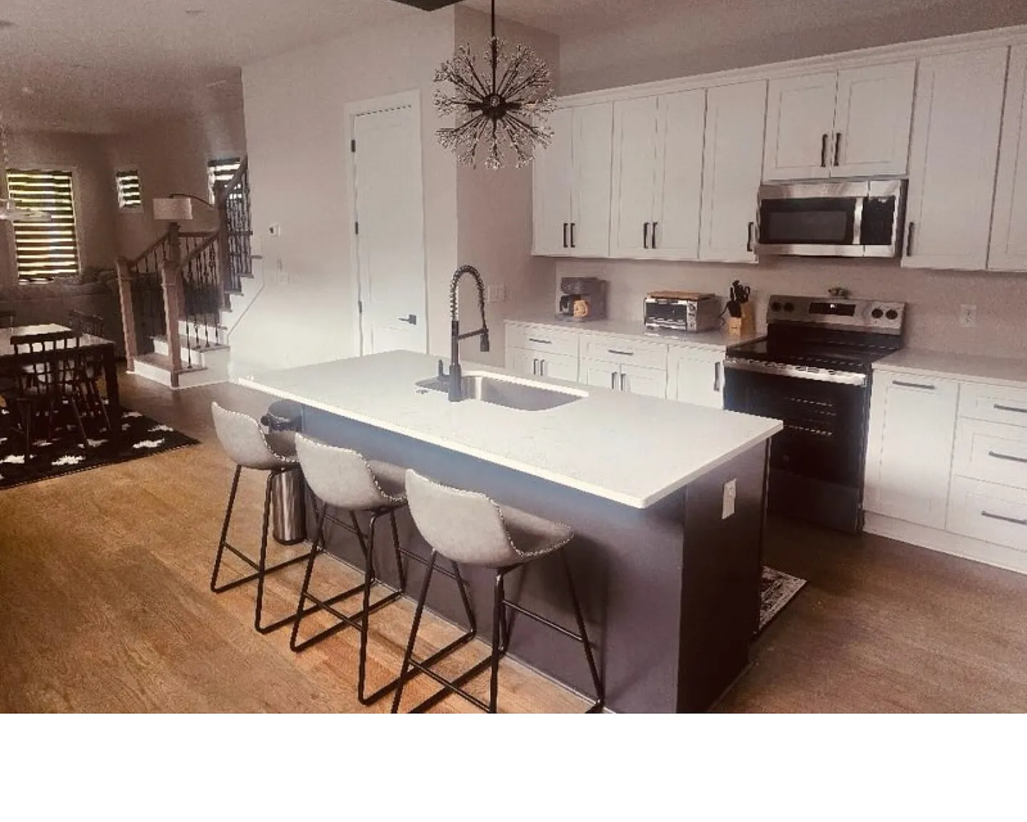 3 bed, 1987 sqft, $1,000 — Photo 1