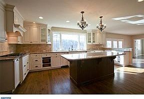 1st image of 2 Pine Heritage Dr