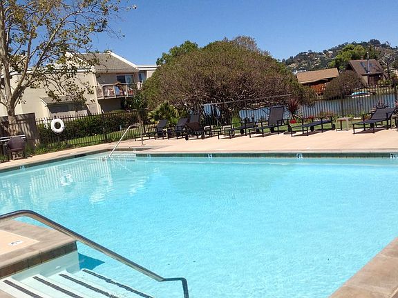 4th image of 615 Larkspur Plaza Dr