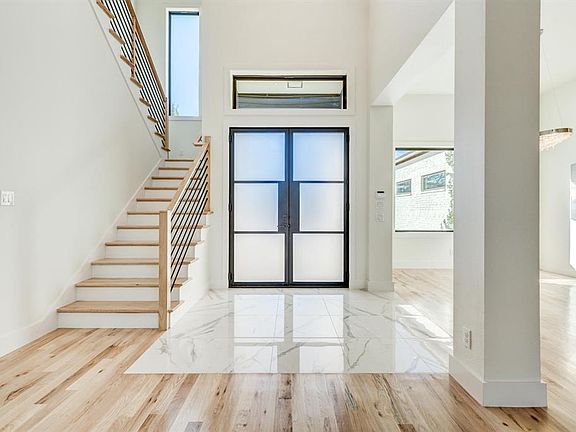 3rd image of 5609 Montclair Dr