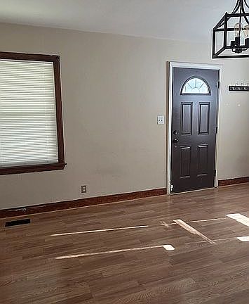 2nd image of 612 W Cottom Ave