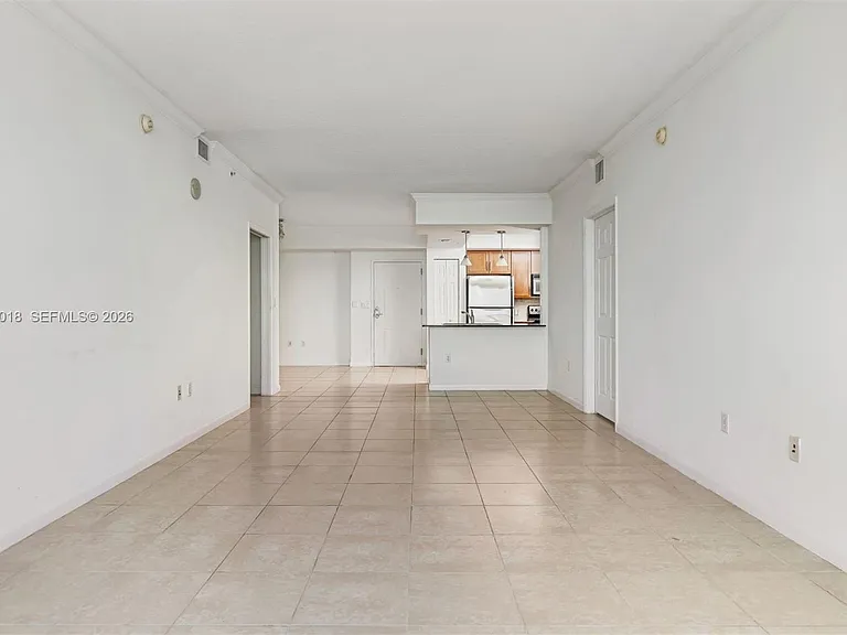 2000 N Bayshore Dr #420 — Photo 2