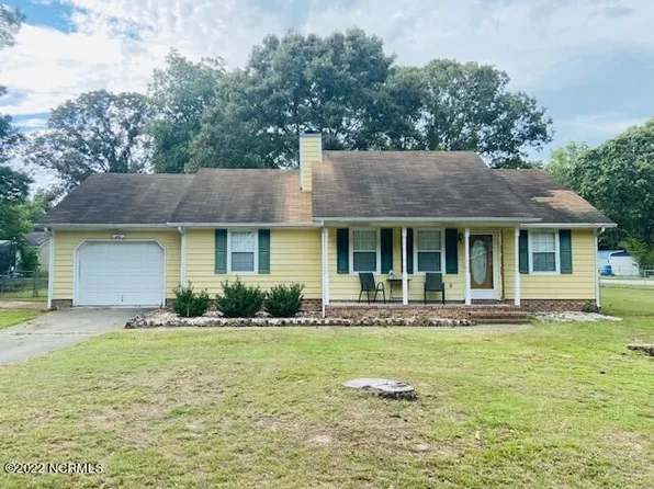 104 Chappell Creek Dr, Richlands, NC 28574