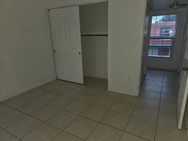 1033 W Sumner St — Photo 12
