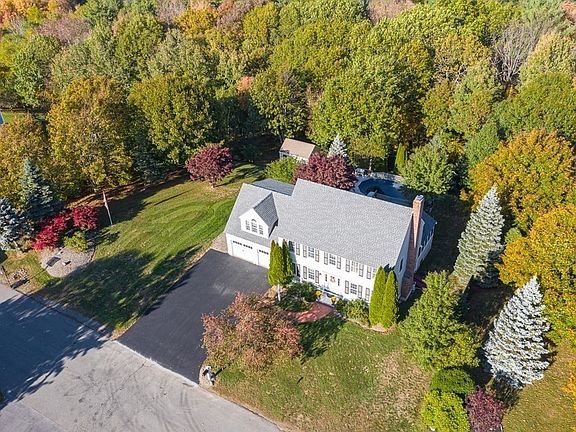 3rd image of 11 Hillview Dr