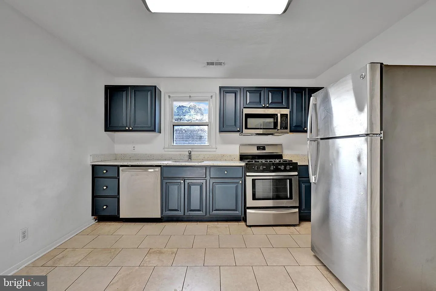 2 bed, 2000 sqft, $2,000 — Photo 2