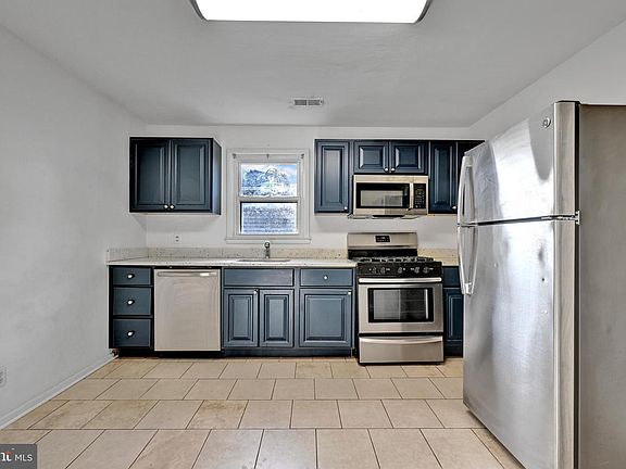 2nd image of 811 E Seagrove Rd APT B