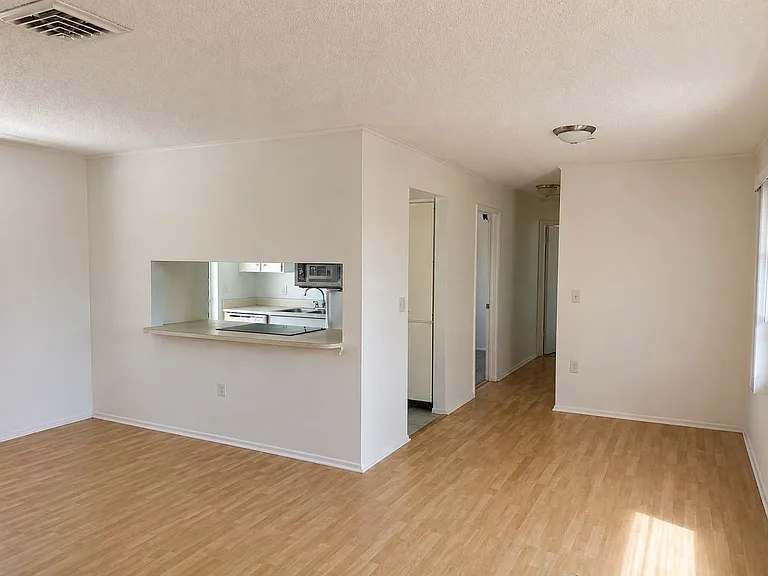 406 Albee Rd W #8 — Photo 3