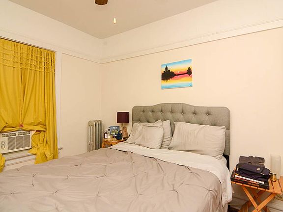 2nd image of 1429 W Victoria St #1