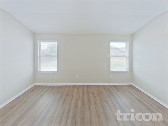 4th image of 752 Rutherford Dr