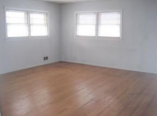 128 W 39th St, Bayonne, NJ 07002