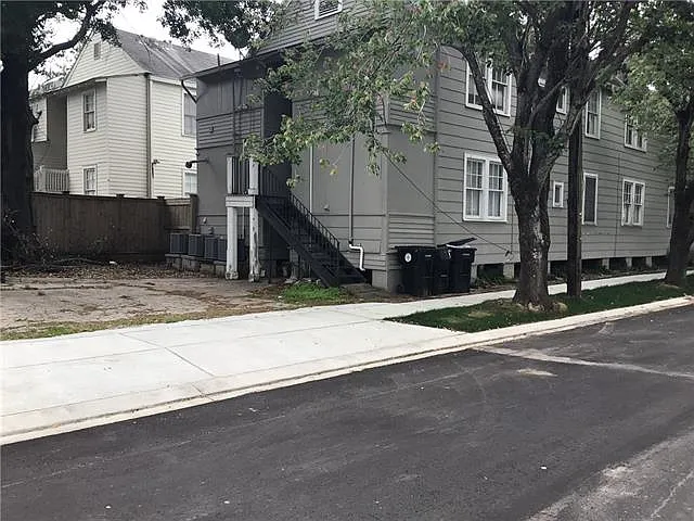 1031 Leontine St #A — Photo 11