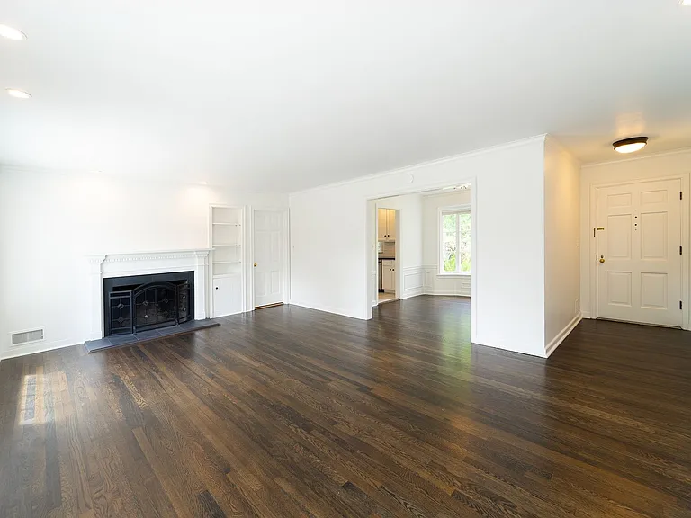 Brentwood House — Photo 13