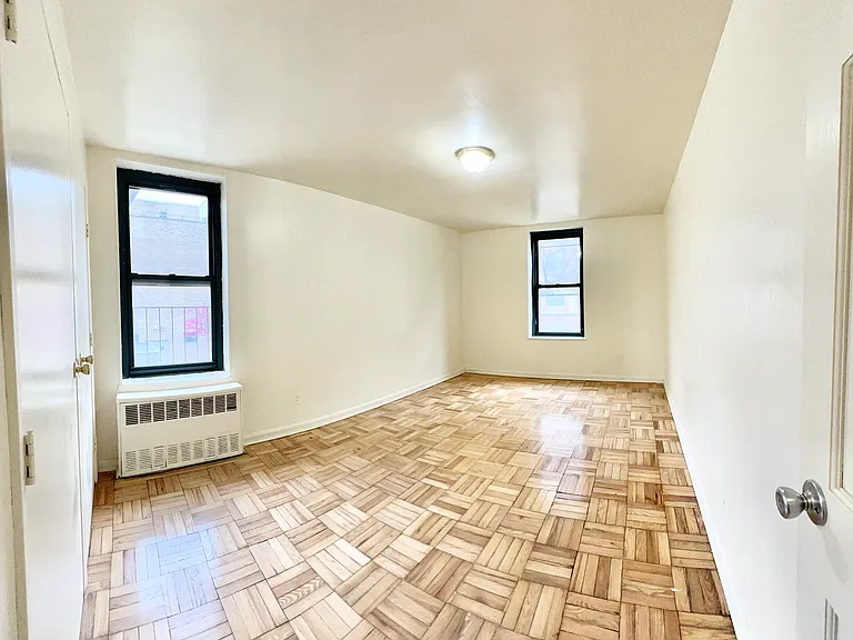 1545 Rhinelander Ave #1 — Photo 4