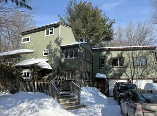 1412 Clover Rd, Long Pond, PA 18334