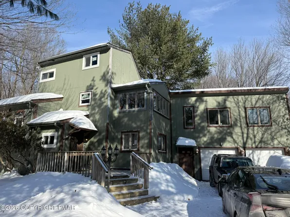 1412 Clover Rd, Long Pond, PA 18334