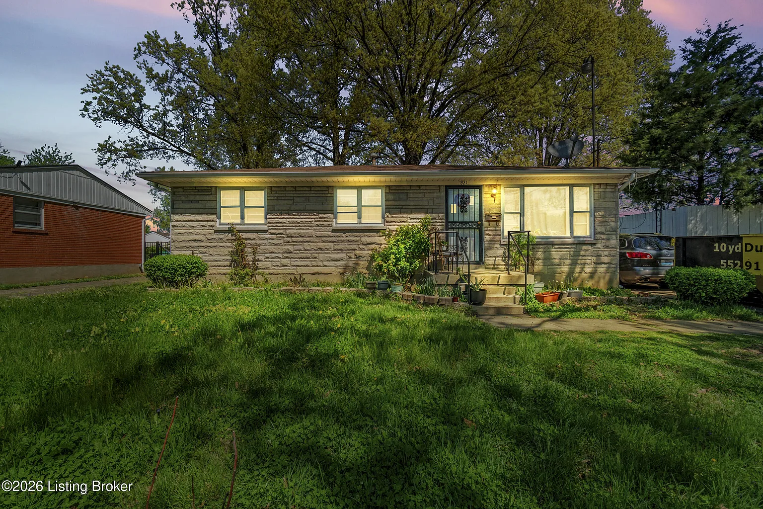 1921 Nelson Ave photo 1