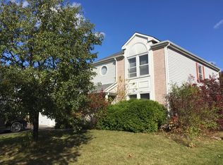 211 N Fiore Pkwy, Vernon Hills, IL