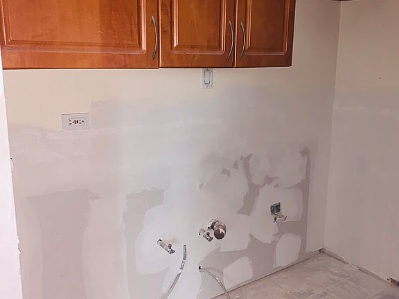 2nd image of 6150 N Kenmore Ave