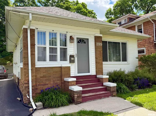 1319 Willard St, Galesburg, IL 61401