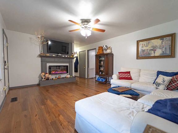 4th image of 4921 Fleetwood Dr
