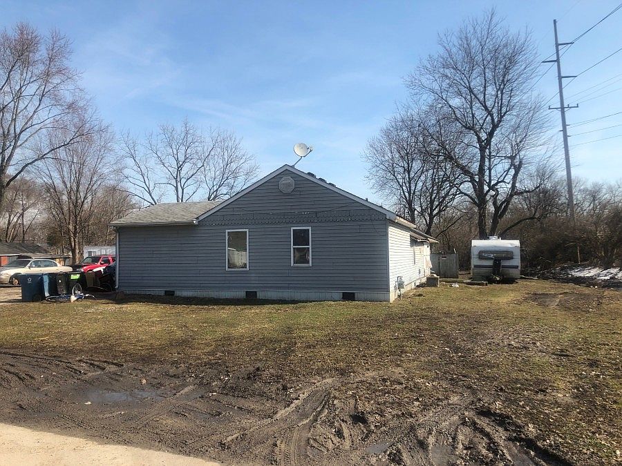 2nd image of 1021 Collier St