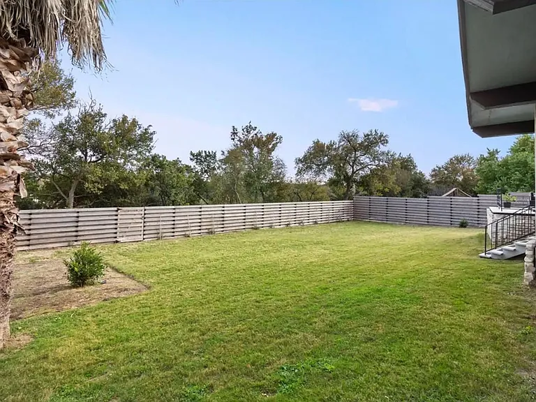 126 Lakeway Dr — Photo 43