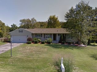 15 Westwood Dr, Monticello, IL 61856