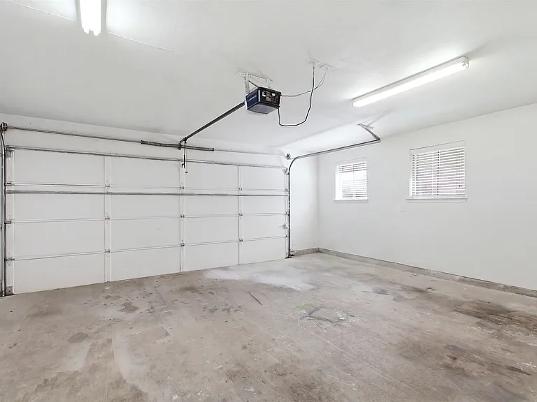 2113 Grove Park Ln — Photo 22