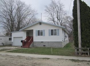 526 N 2nd St, Watseka, IL 60970