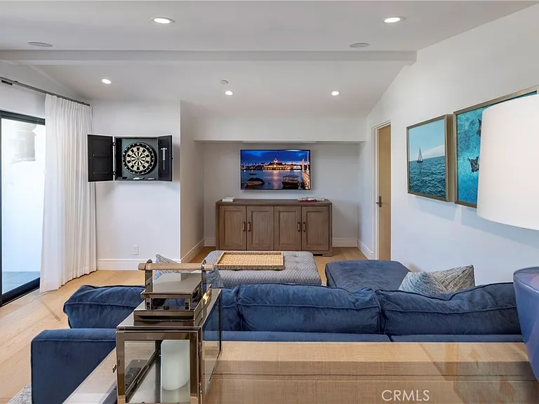 130 S Bay Front — Photo 37