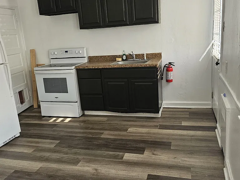 225 N Penn St — Photo 16