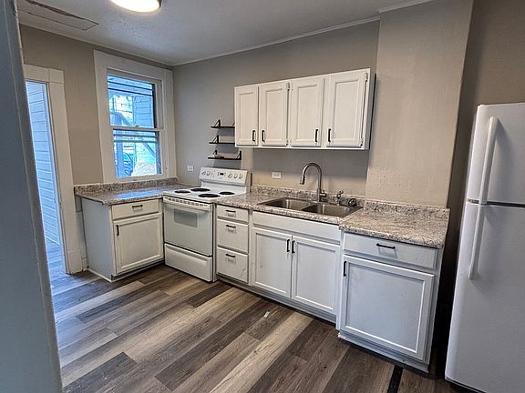 3rd image of 610 W Walnut St #614