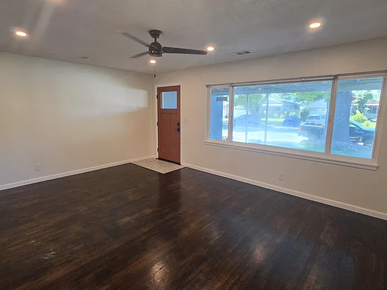 888 Glenn St — Photo 17