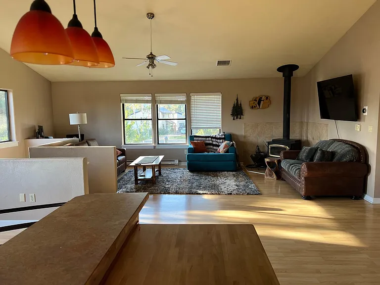 335 Martinez Pl — Photo 4