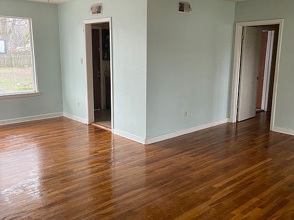 3rd image of 4920 Park Ave
