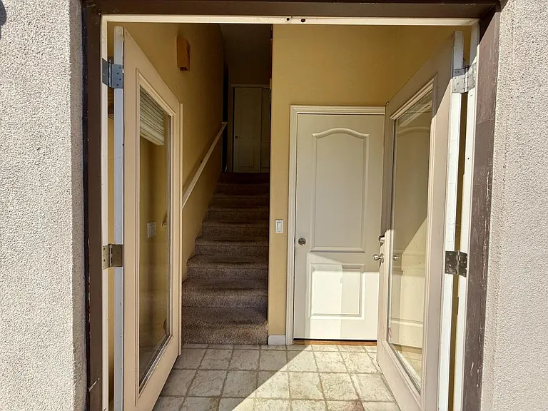 1176 NE Bonney Doon Ln — Photo 13