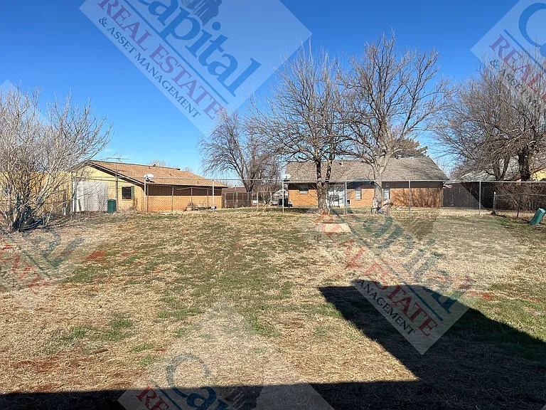 1013 W Gladys Way — Photo 28