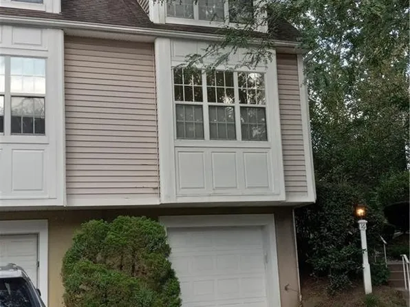 16 Tall Tulip Ln, Yonkers, NY 10710