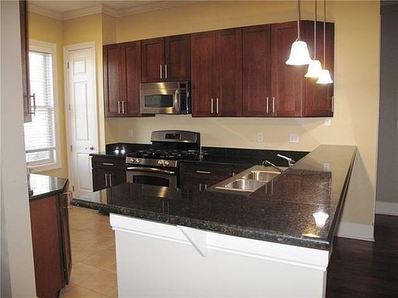5th image of 2830 Constance St #A