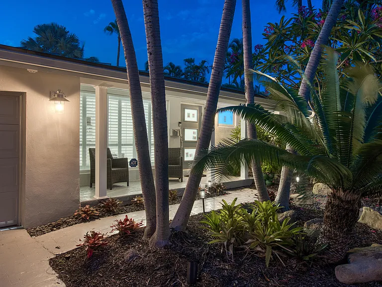1733 Coral Gardens Dr — Photo 18
