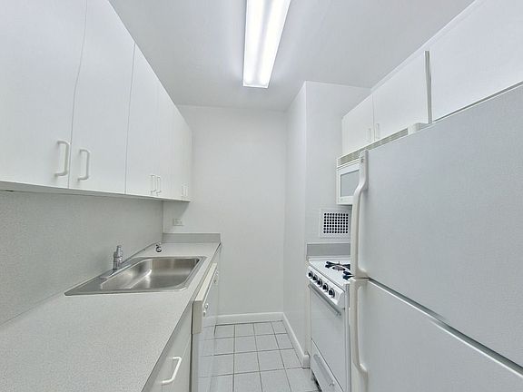 5th image of 1470 1st Ave APT 7D