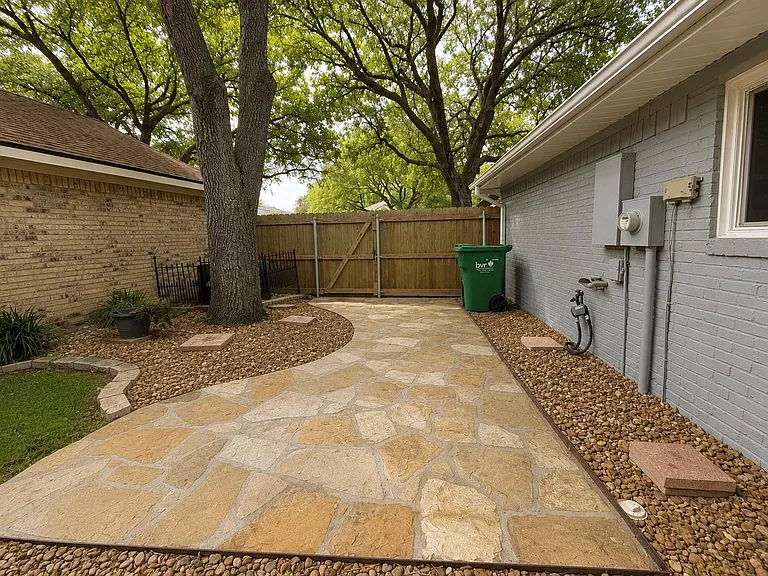 1105 Apache Dr — Photo 3