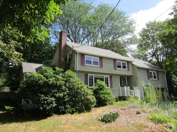 16 Munroe Ave, Reading, MA 01867