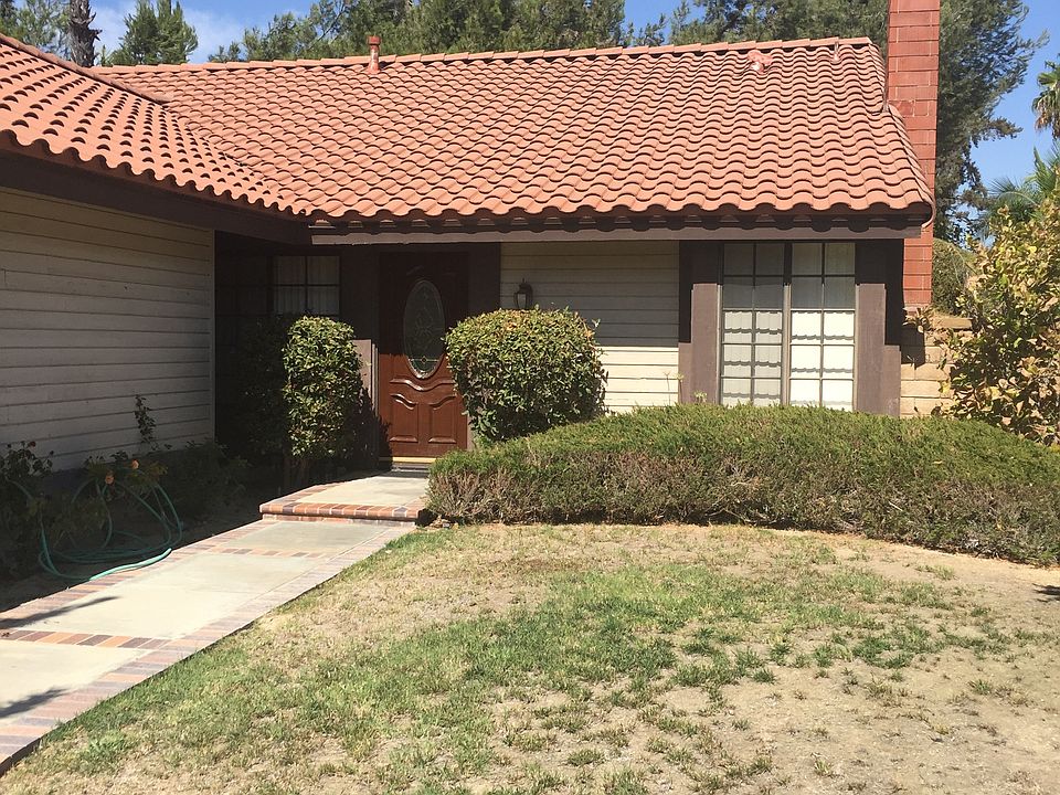 1st image of 12 Cedarwood Dr
