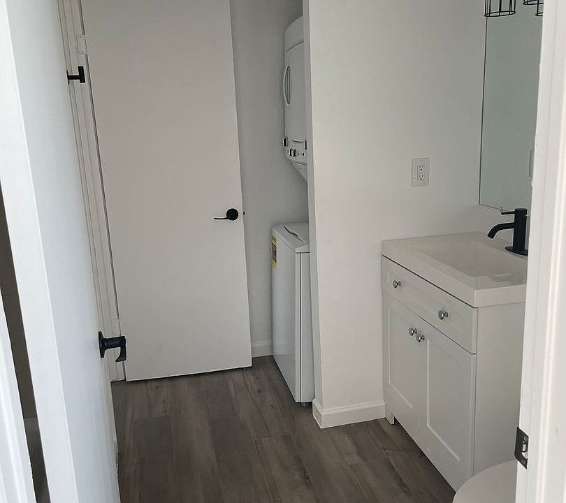 1st image of 1725 E Cambridge Ave #14038926