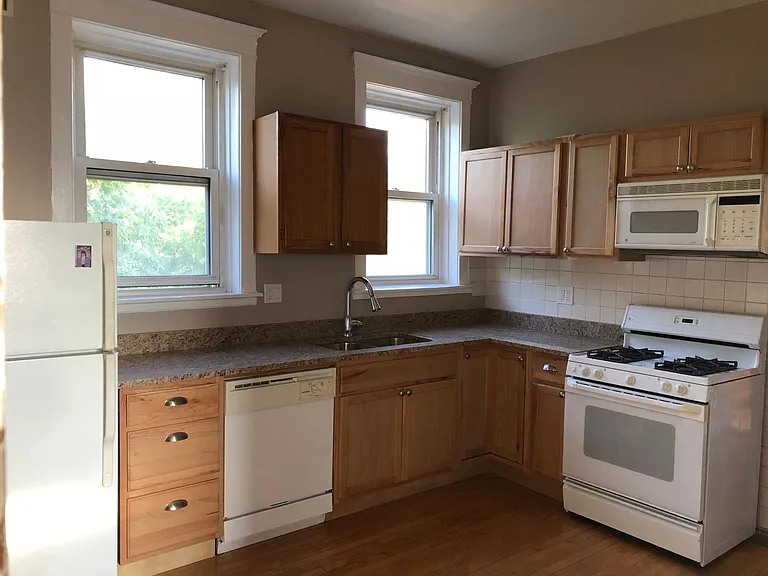 1250 N Rockwell St #3 — Photo 4