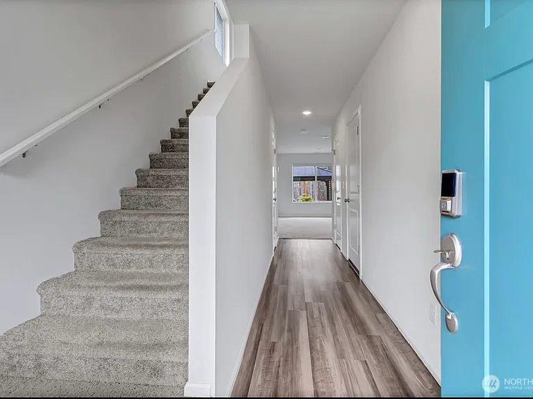 9155 Candytuft Dr SE — Photo 2