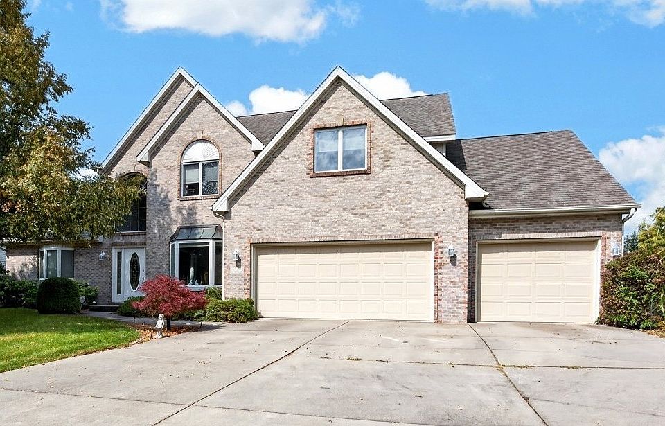 1st image of 13 Bay Pointe Dr