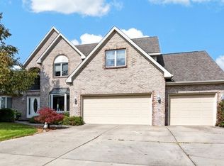 13 Bay Pointe Dr, Bloomington, IL 61704